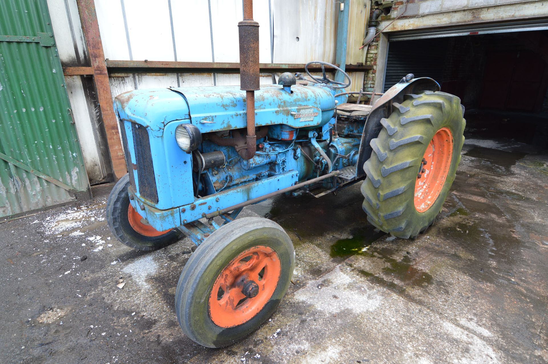 Fordson POWER MAJOR 2WD AGRICULTURAL TRACTOR, indicated hours 6868 (at time of listing) (this lot is - Image 2 of 9