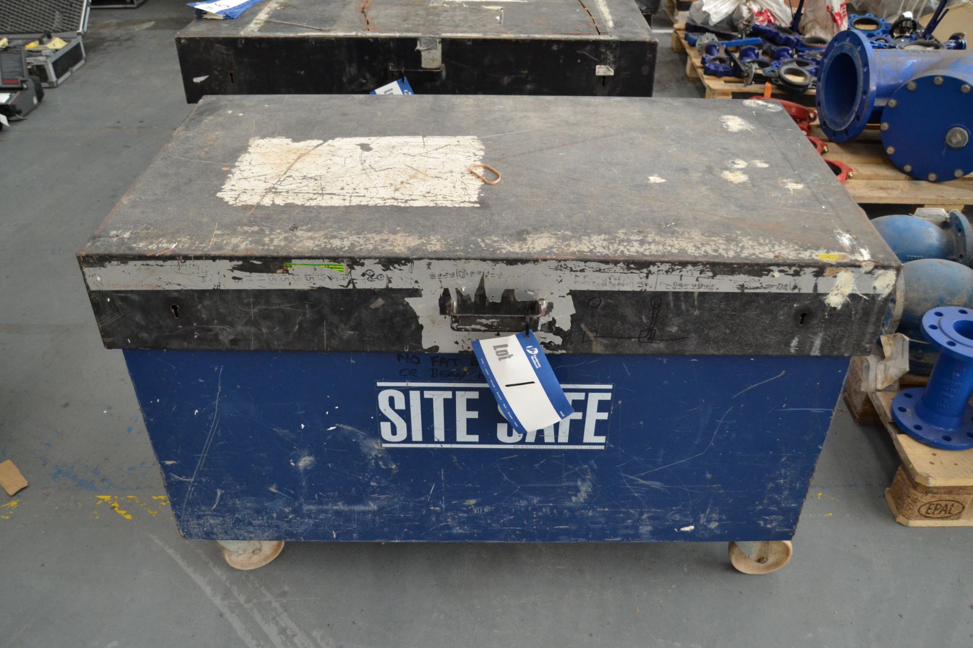 Site Safe Mobile Tool Chest (with key)