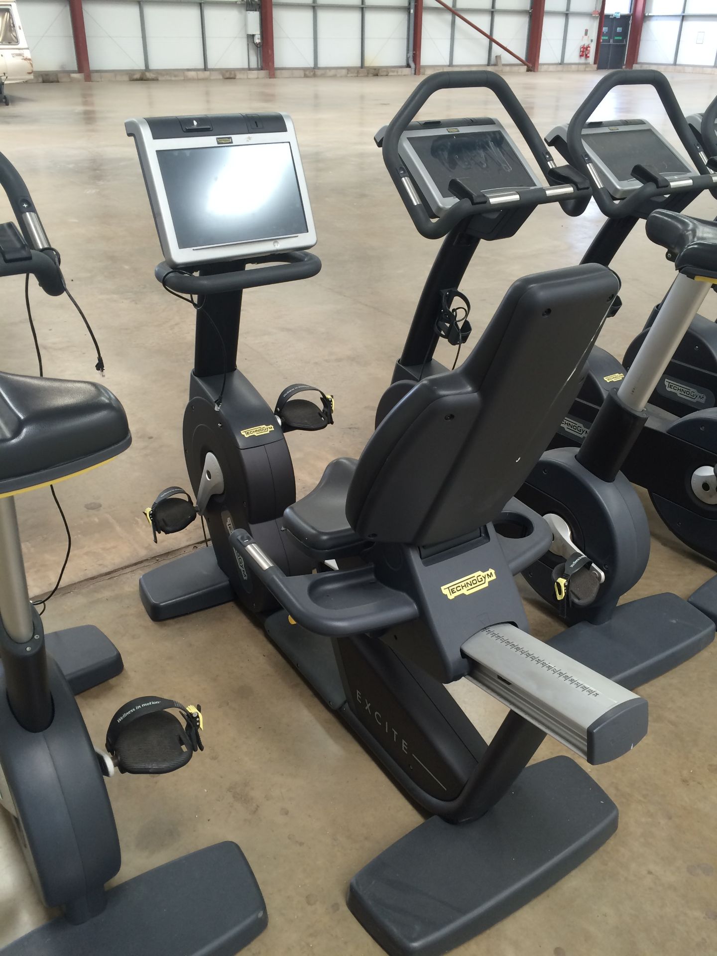 TECHNOGYM Excite 700 New Recline Recumbant Bike (2