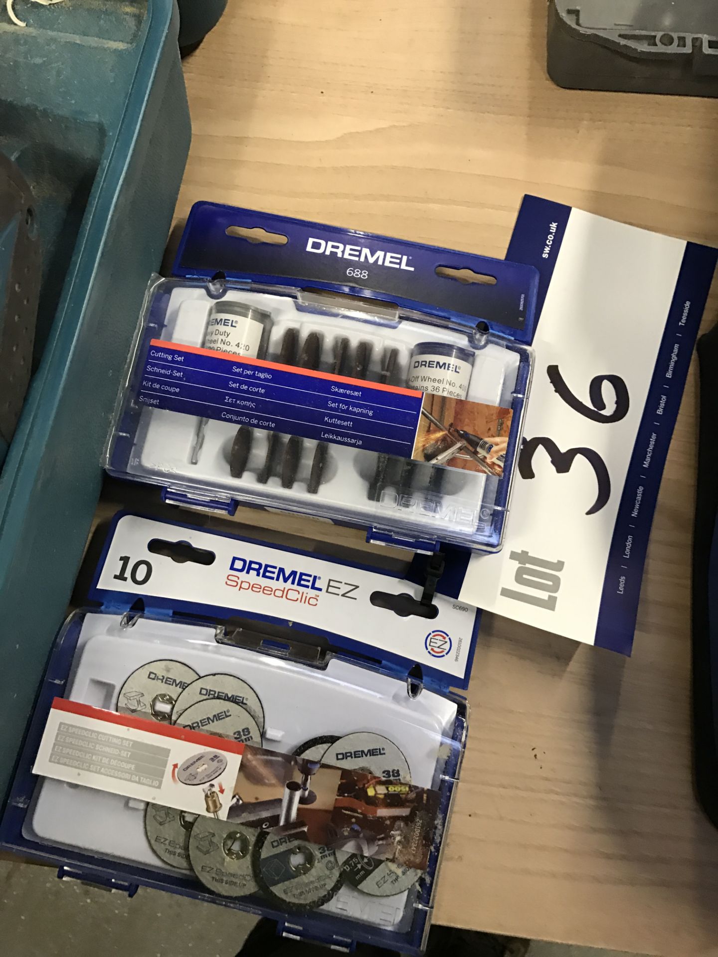 Two Dremel Cutting Sets