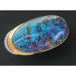 Opulente Opal-Brillant-Anhängerbrosche 2. H. 20. Jh. Ovaler Boulder-Opal von ca. 118 ct, bekrönt von