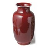 Ochsenblut-Vase China, 19. Jh. Rouleauform. Porzellan mit fein krakelierter Sang-de-Boeuf-Glasur. Am