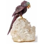 Papagei Idar-Oberstein, 2. H. 20. Jh. Auf Bergkristallsockel sitzender Papagei mit fein