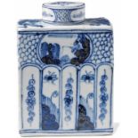 Frühe Teedose mit chinesischen Anglern Meissen, um 1730/35 Flächendeckender Blaudekor, im oberen