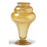 Große Vase Johann Loetz Witwe, Klostermühle - um 1900 Auf rundem Fuß konische, darüber bauchige