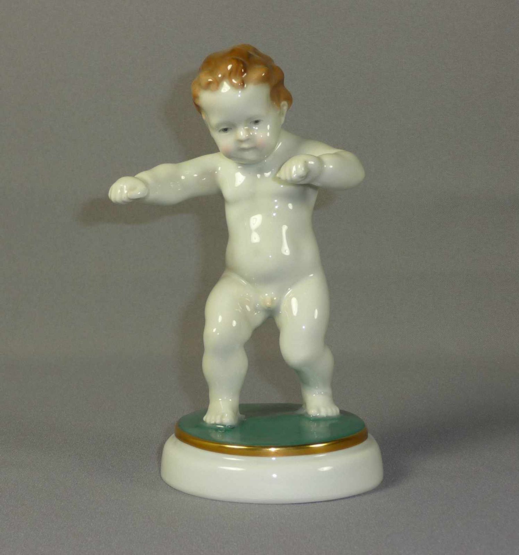 Putto auf rundem Sockel stehend Porzellanfabrik Karl Ens, Volkstedt-Rudolstadt - 20. Jh. Porzellan