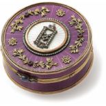 Tabatière in der Art von Fabergé Russland, 20. Jh. Runde Form mit anscharniertem Deckel,
