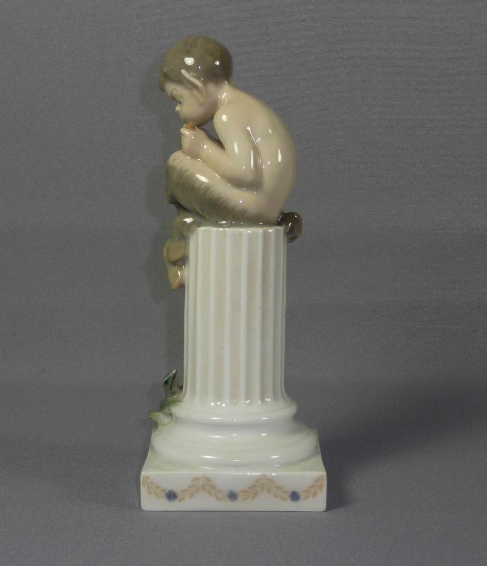 Thomsen, Christian Panflöte spielender, junger Faun auf Säule mit Eidechse als Zuhörer (1860-1921) - Bild 2 aus 5