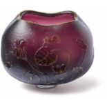 Vase "Violettes" Daum Frères, Nancy - um 1900 Über kleinem, rundem Standring der bauchige,
