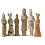 Sechs Figuren als Grabbeigabe China, Tang-Dynastie, 618 - 907 n. Chr. und später Hofdamen und