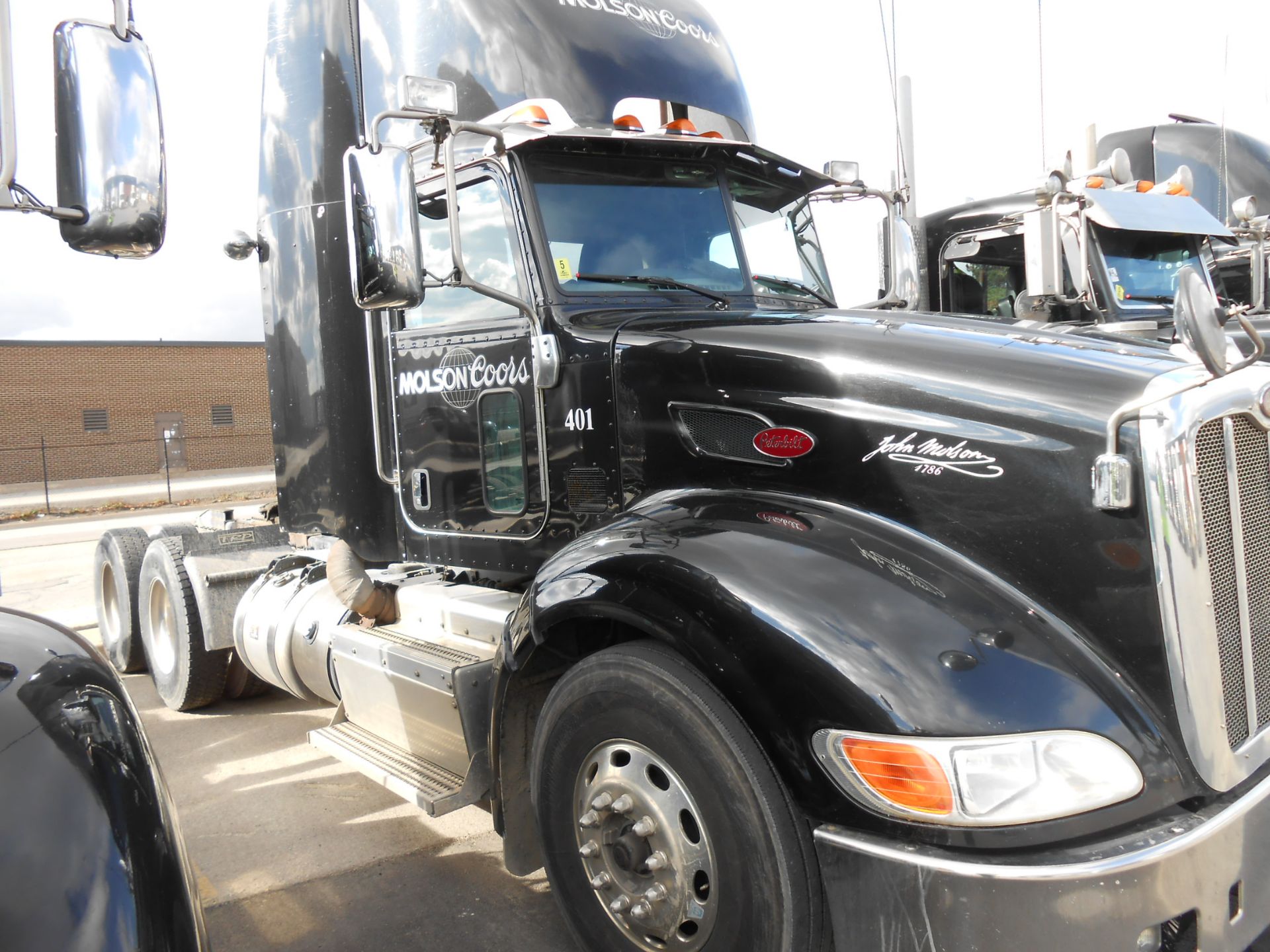 2011 Peterbilt 6X4 DAY CAB TRUCK, model 386 chassis 8070 kg weight with Cummins ISX15 485 diesel ( - Image 2 of 14