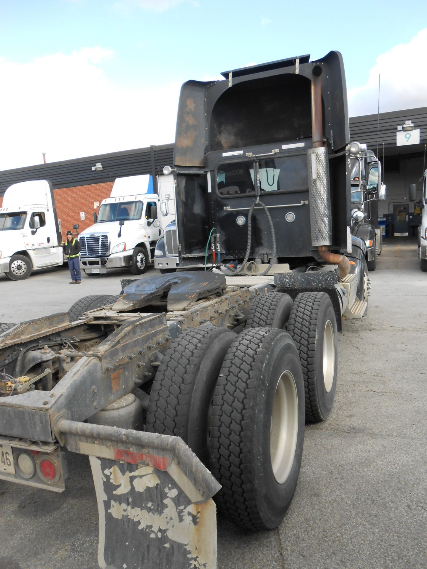 2011 Peterbilt 6X4 DAY CAB TRUCK, model 386 chassis 8070 kg weight with Cummins ISX15 485 diesel ( - Image 3 of 13