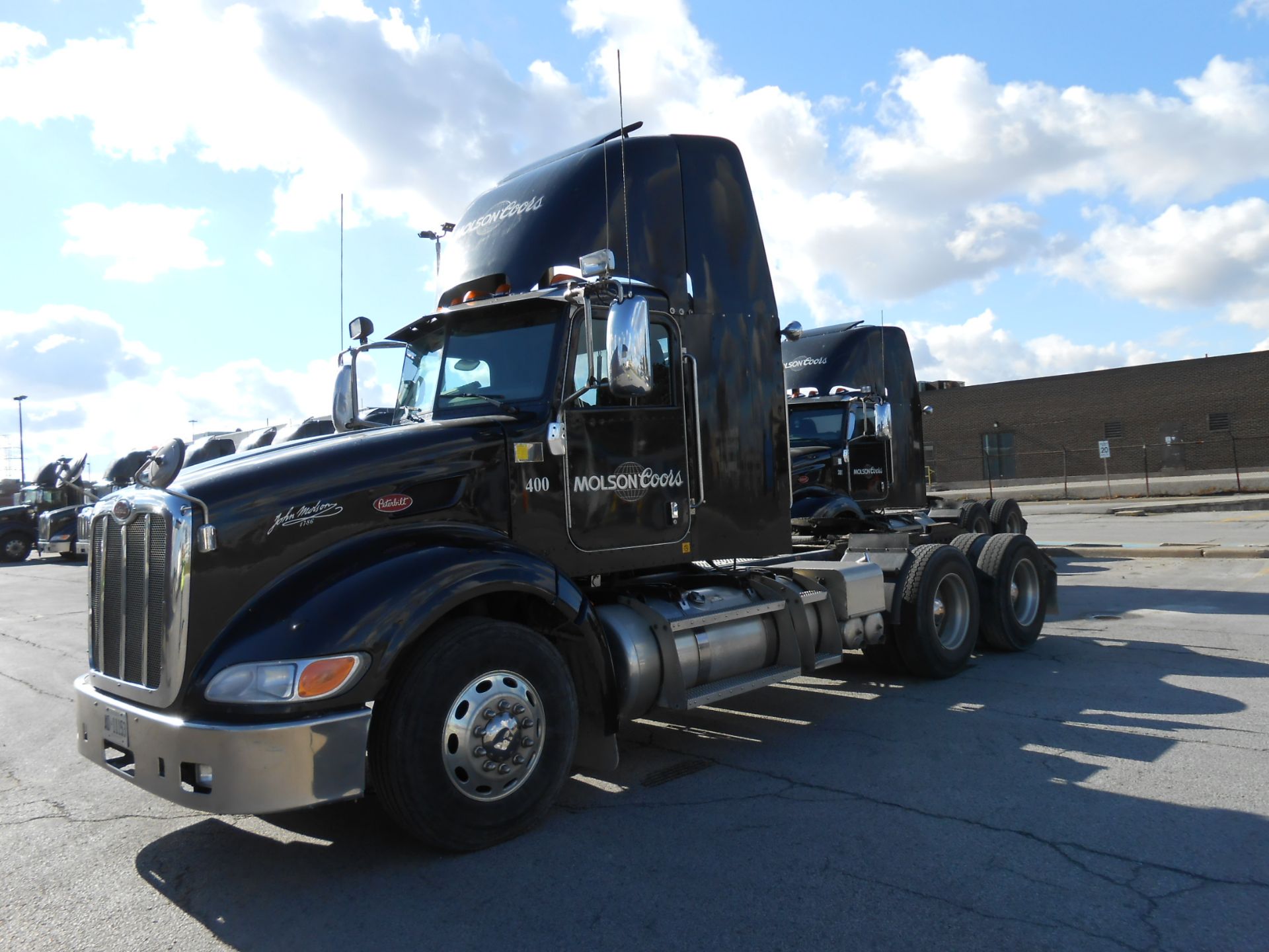 2011 Peterbilt 6X4 DAY CAB TRUCK, model 386 chassis 8070 kg weight with Cummins ISX15 485 diesel ( - Image 2 of 14