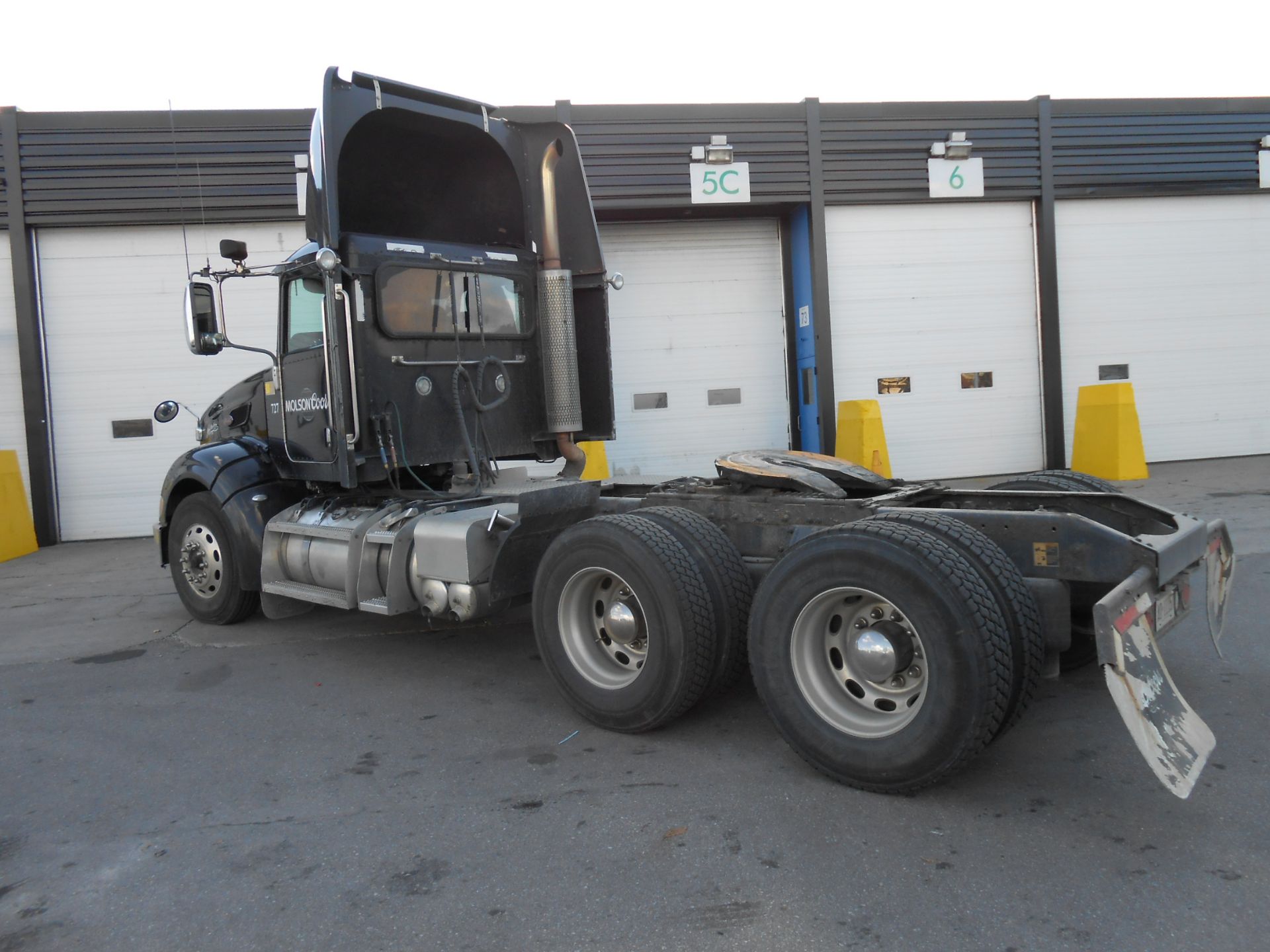 2011 Peterbilt 6X4 DAY CAB TRUCK, model 386 chassis 8070 kg weight with Cummins ISX15 485 diesel ( - Image 2 of 16