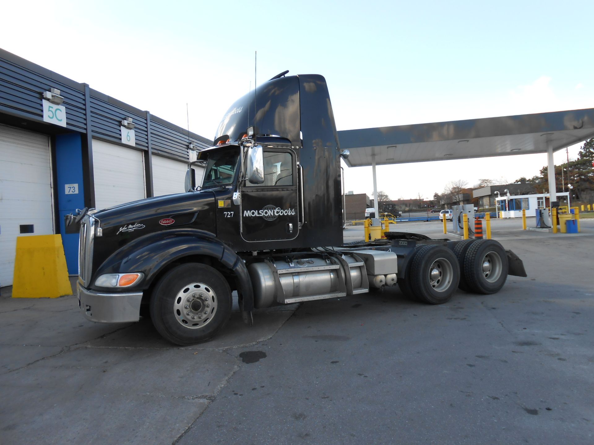 2011 Peterbilt 6X4 DAY CAB TRUCK, model 386 chassis 8070 kg weight with Cummins ISX15 485 diesel (