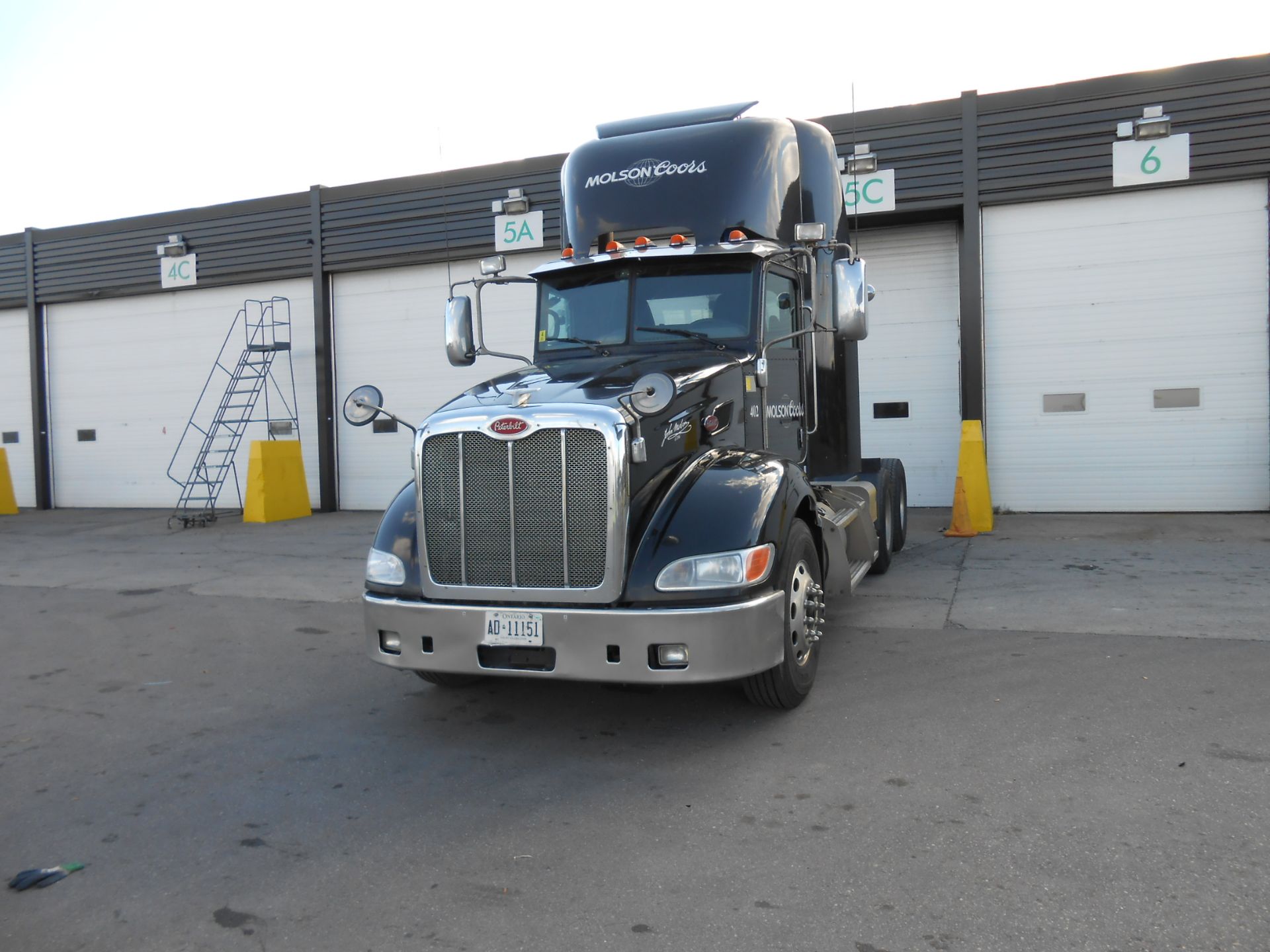 2011 Peterbilt 6X4 DAY CAB TRUCK, model 386 chassis 8070 kg weight with Cummins ISX15 485 diesel ( - Image 5 of 14