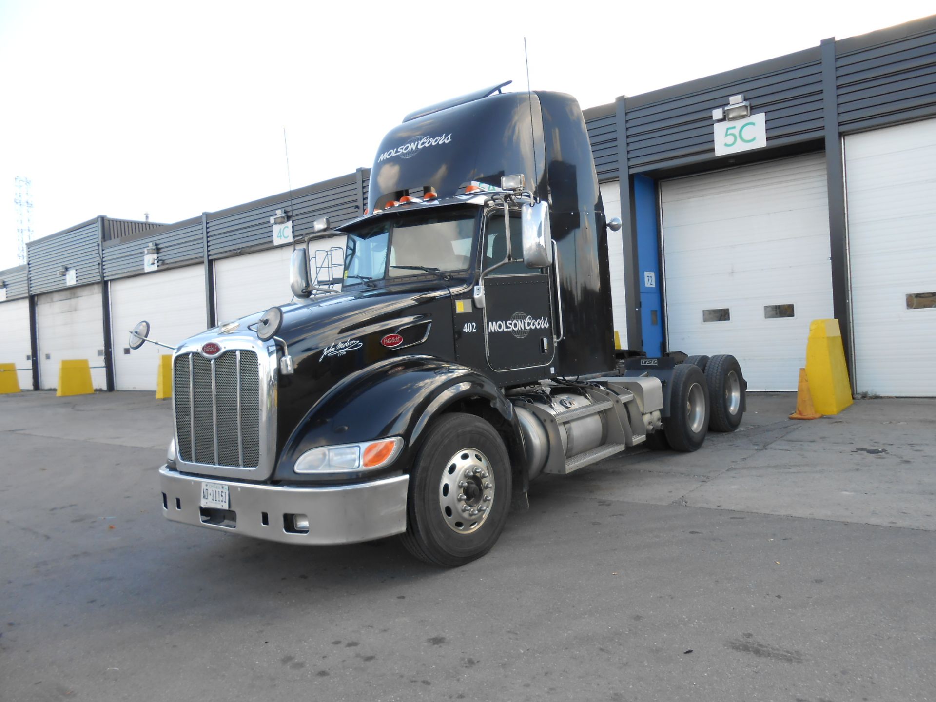 2011 Peterbilt 6X4 DAY CAB TRUCK, model 386 chassis 8070 kg weight with Cummins ISX15 485 diesel ( - Image 2 of 16