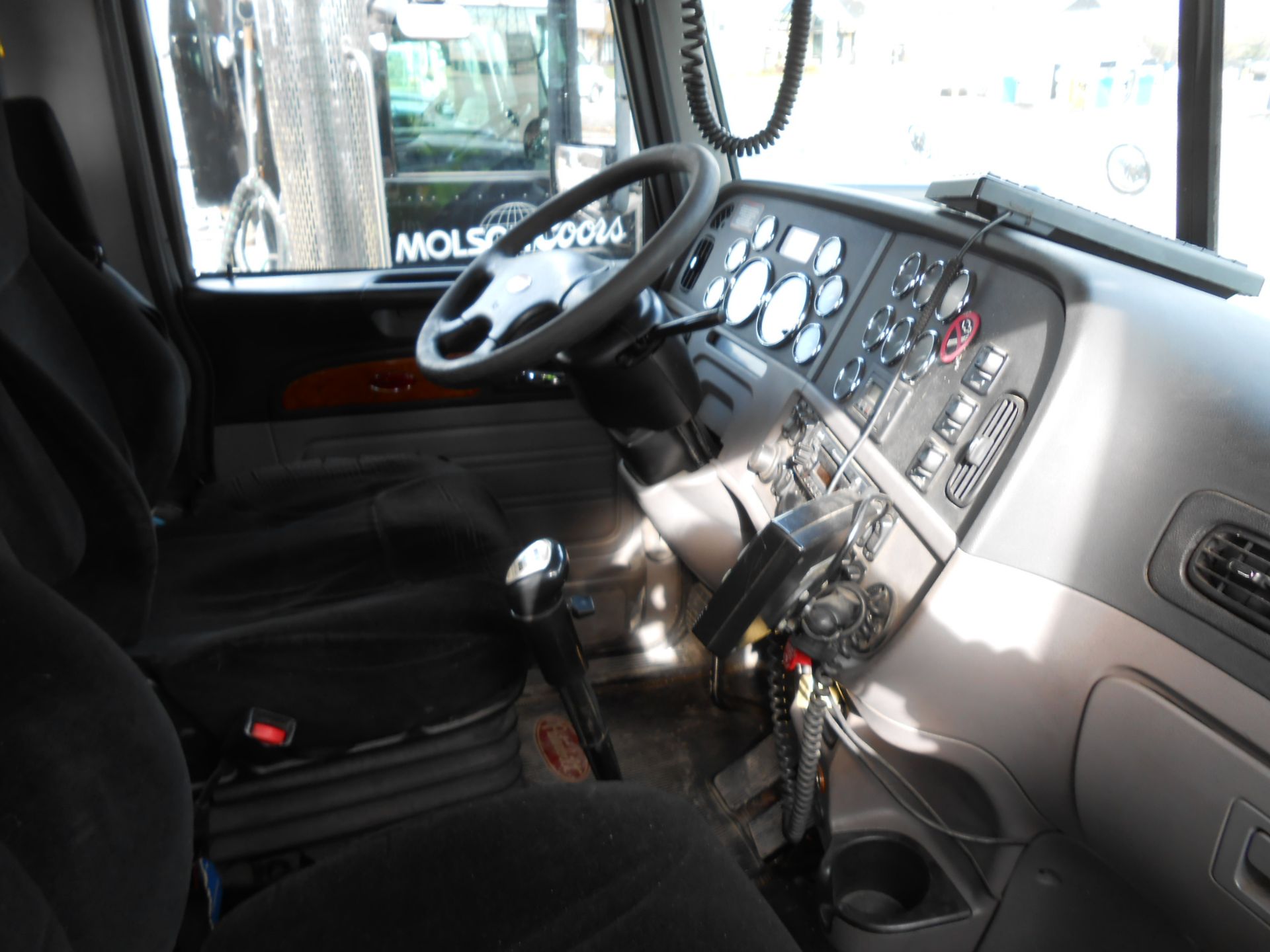 2011 Peterbilt 6X4 DAY CAB TRUCK, model 386 chassis 8070 kg weight with Cummins ISX15 485 diesel ( - Image 8 of 14