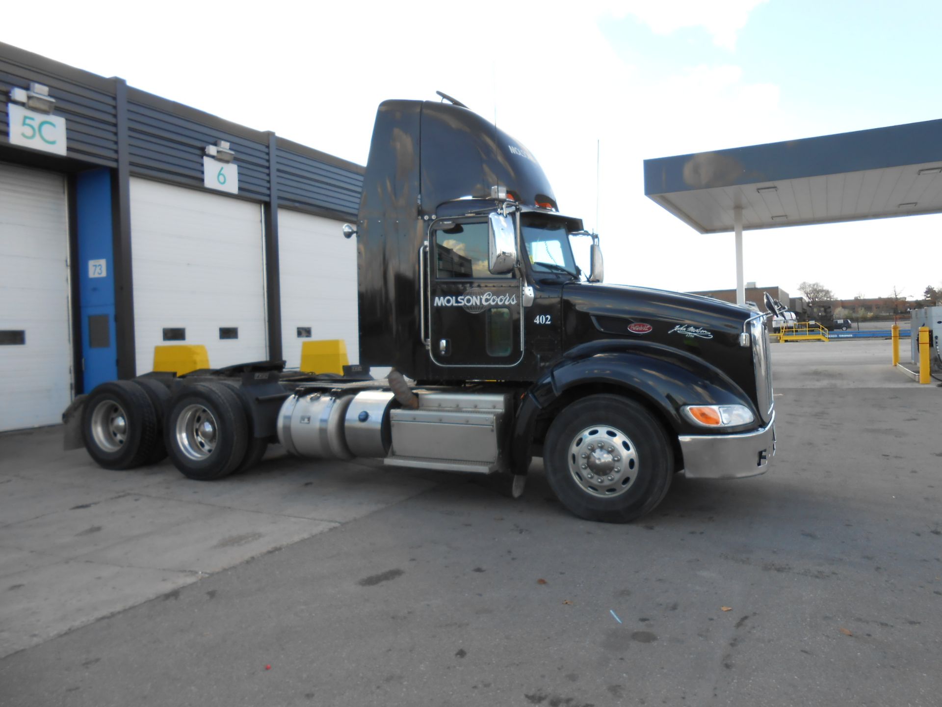 2011 Peterbilt 6X4 DAY CAB TRUCK, model 386 chassis 8070 kg weight with Cummins ISX15 485 diesel (