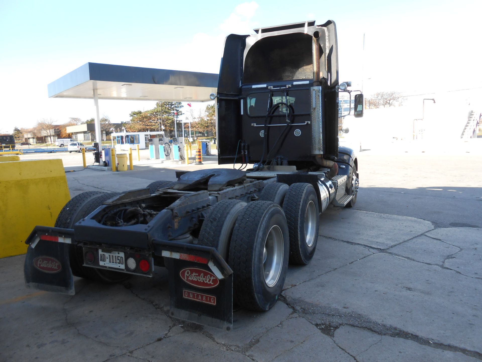 2011 Peterbilt 6X4 DAY CAB TRUCK, model 386 chassis 8070 kg weight with Cummins ISX15 485 diesel ( - Image 4 of 15