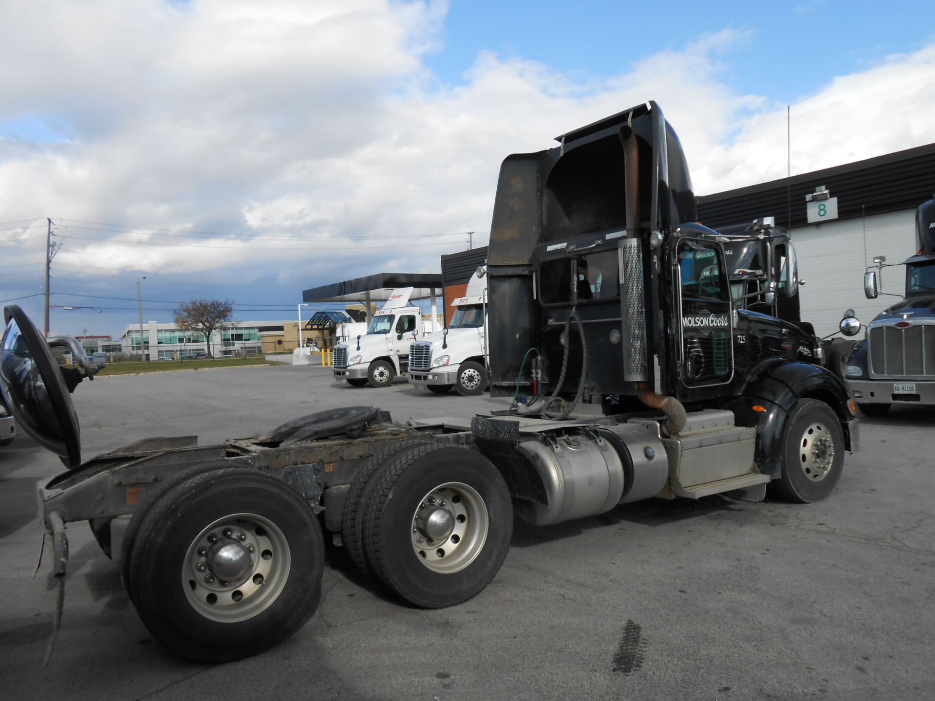 2011 Peterbilt 6X4 DAY CAB TRUCK, model 386 chassis 8070 kg weight with Cummins ISX15 485 diesel ( - Image 2 of 13