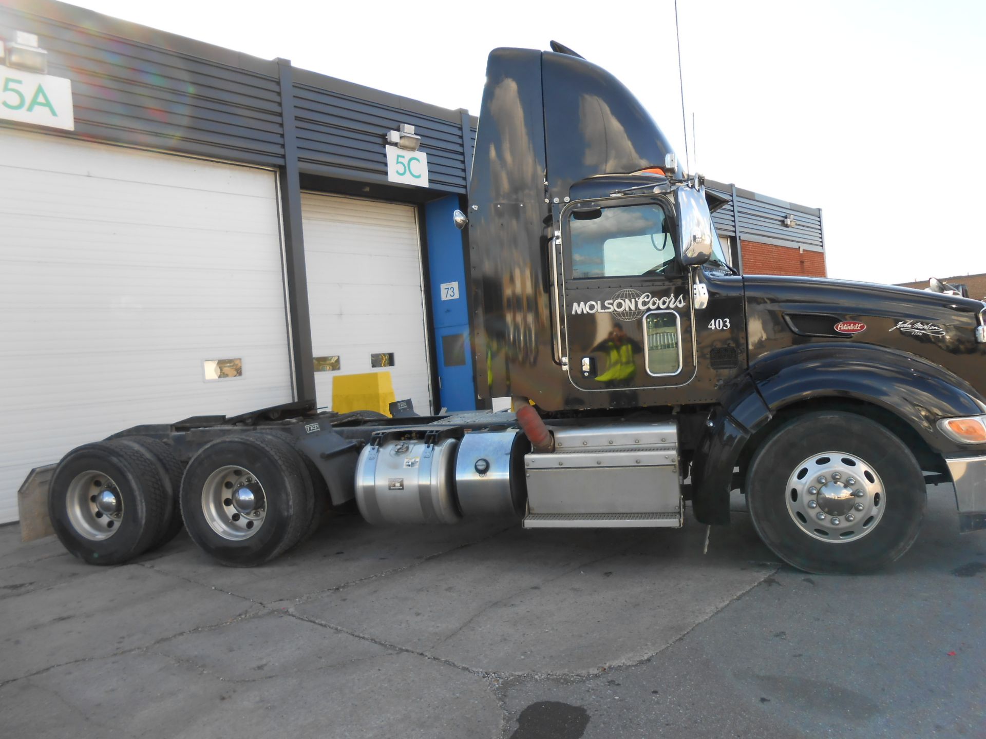 2011 Peterbilt 6X4 DAY CAB TRUCK, model 386 chassis 8070 kg weight with Cummins ISX15 485 diesel (