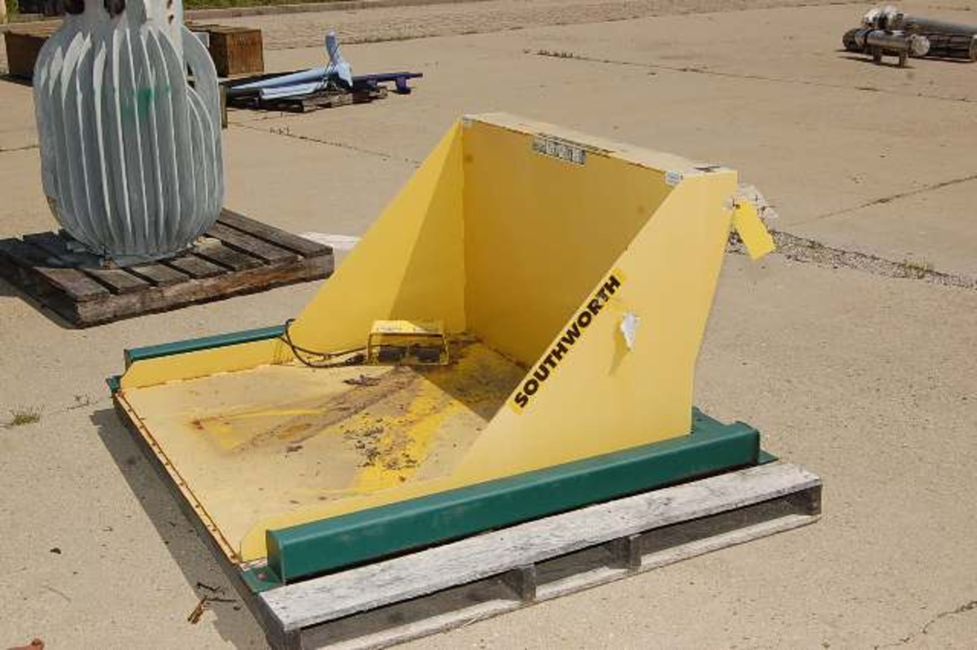 Southworth Model #ZTU2-85 Dump Lift, Rated 2000 lbs.