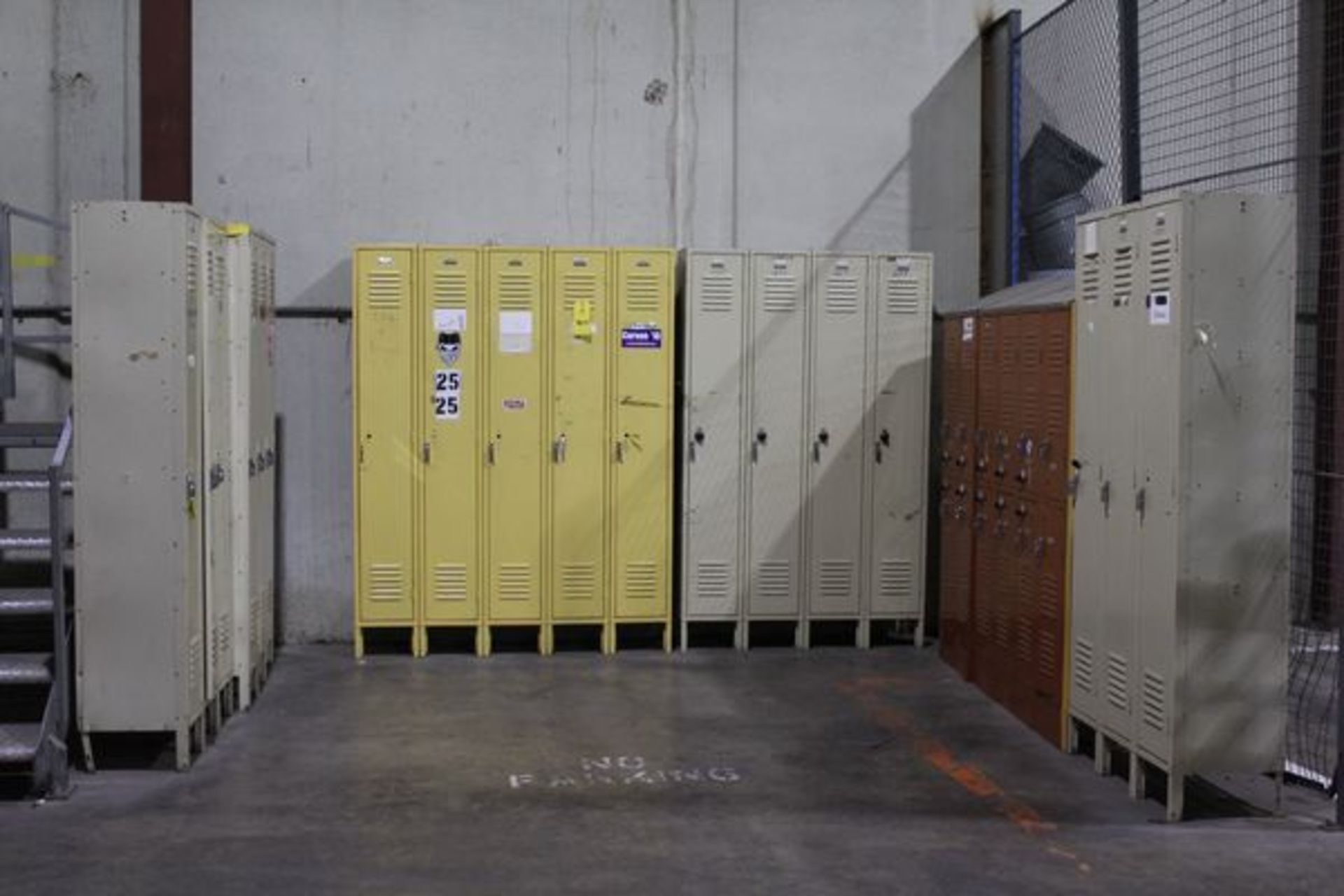 Lot of Lockers | (High Rise 1)