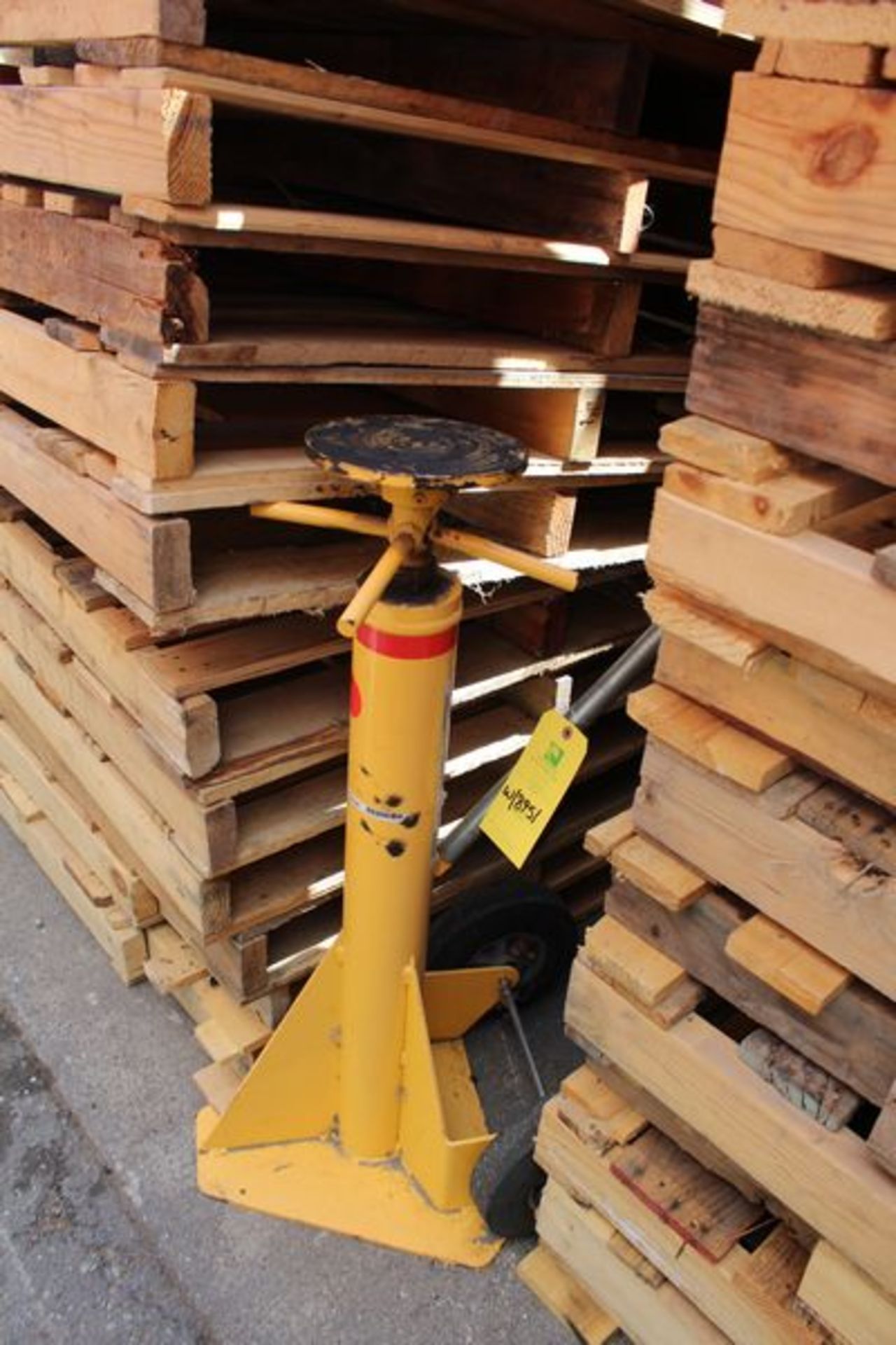 Lot of (7) Trailer Stabilizers, (Outside Bond Docks) | (Warehouse A) - Image 7 of 7