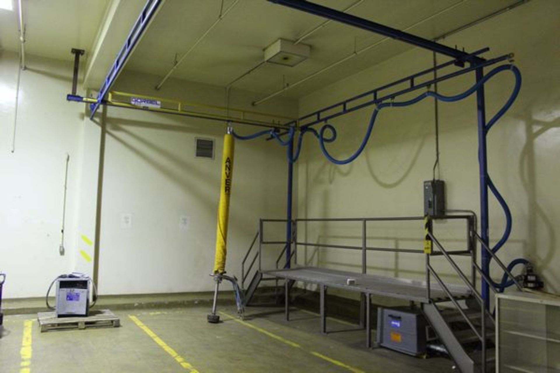 ANVER Vacuum Lift w/ Gorbel 250 lb. Gantry | (SPU Warehouse)