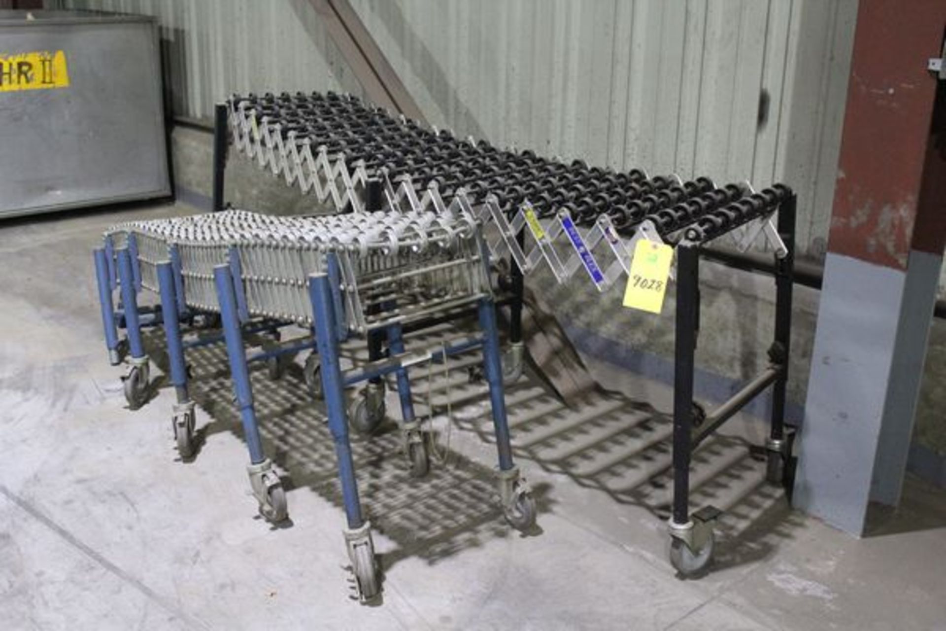 Lot of Expanding Skate Conveyor | (Warehouse J)