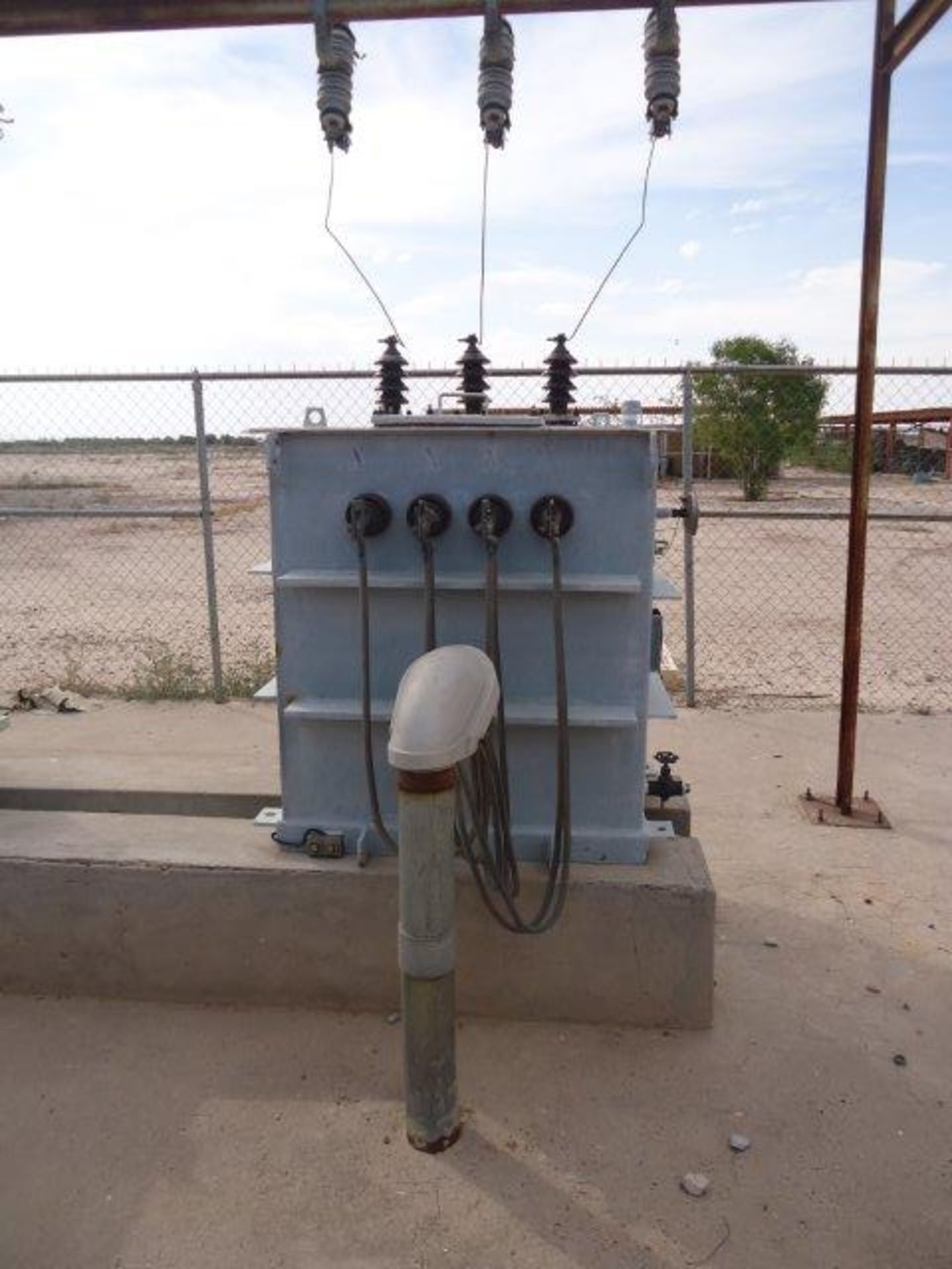 To be sold with lot 11 (Vendido junto con lote nr 11) Oil´s transformer 225KVA brand TRAGESA.