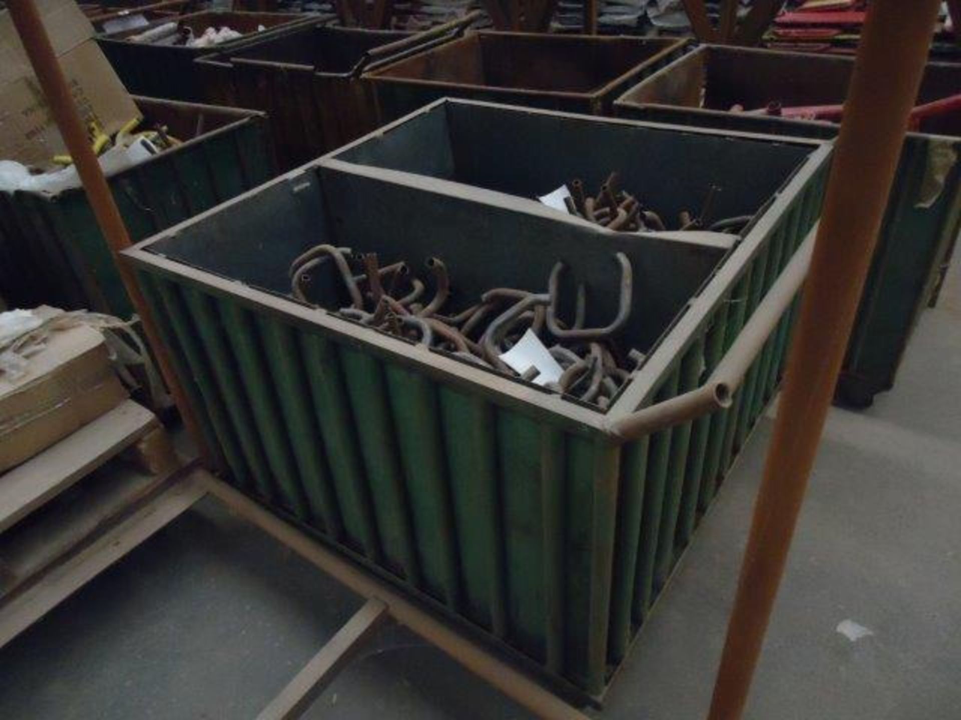 Steel bins truks.(Carro contenedor de lamina.) - Image 2 of 4