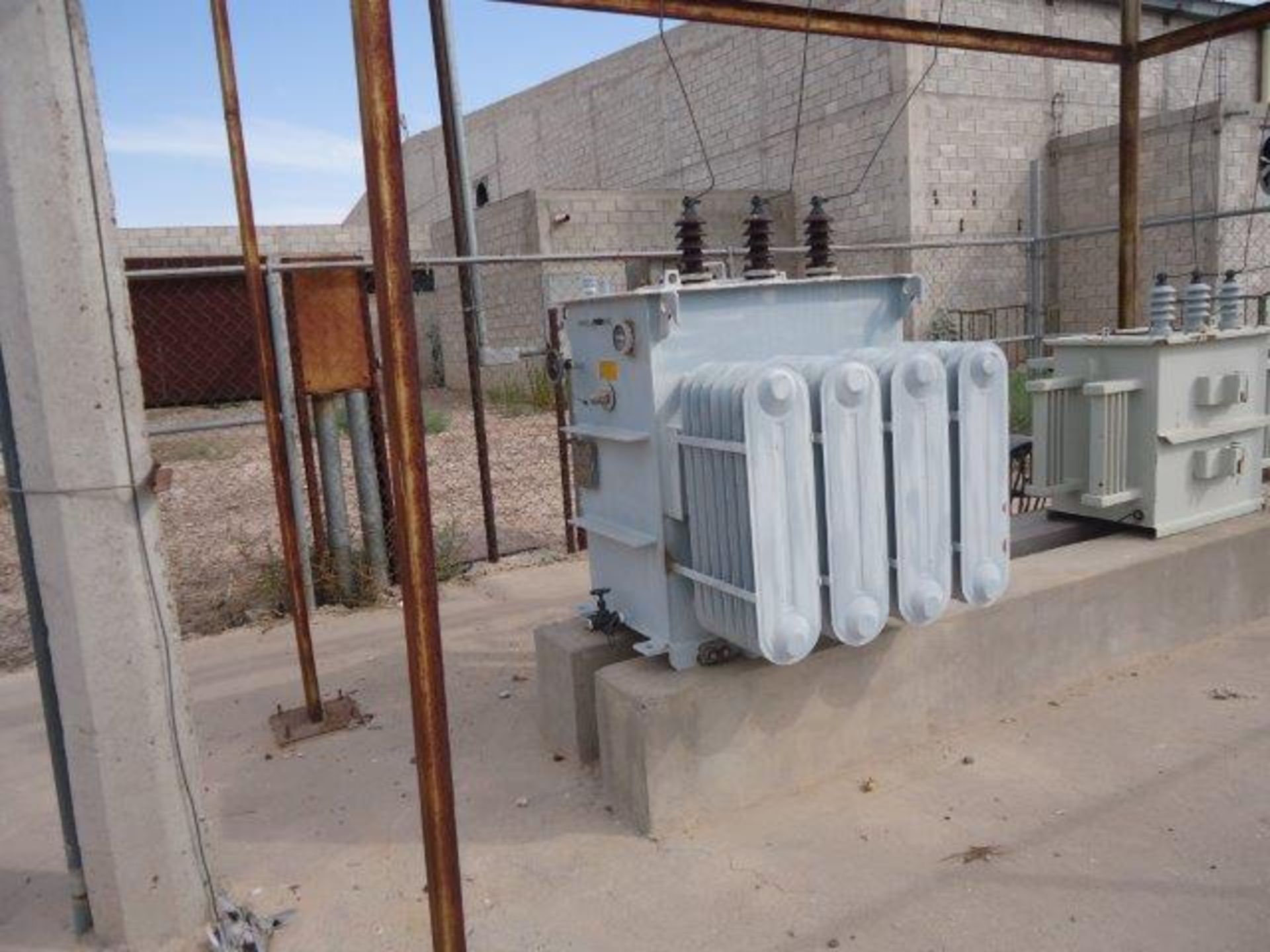 To be sold with lot 11 (Vendido junto con lote nr 11) Oil´s transformer 225KVA brand TRAGESA. - Image 2 of 3