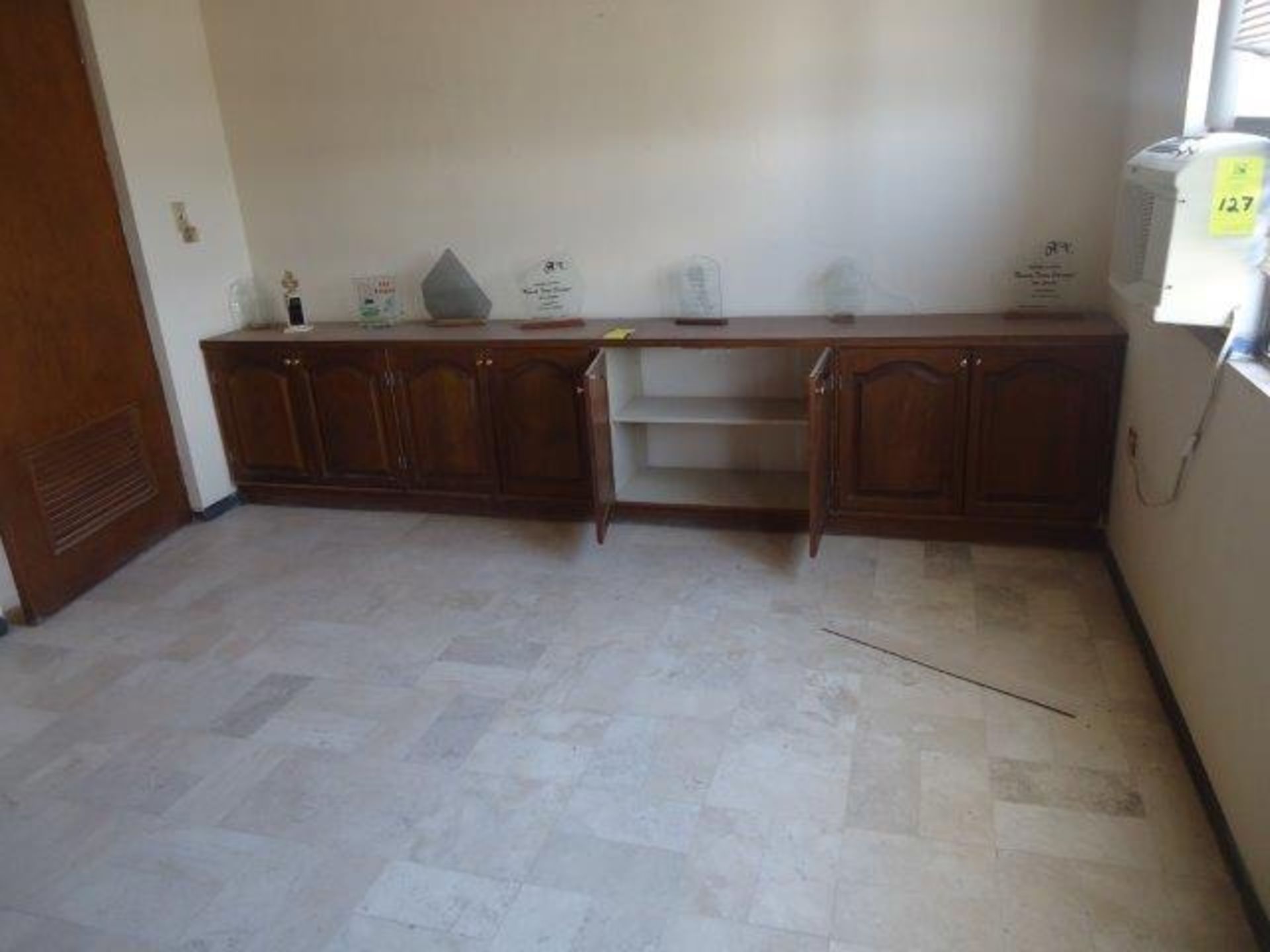 To be sold with lot 11 (Vendido junto con lote nr 11) wooden furniture to be secured to the wall.