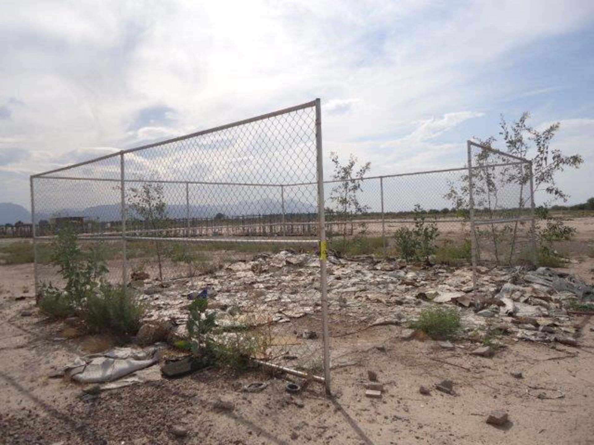 Room made of steel net for keep the carton 25mts aprox. (Estructura de el area de de acopio de