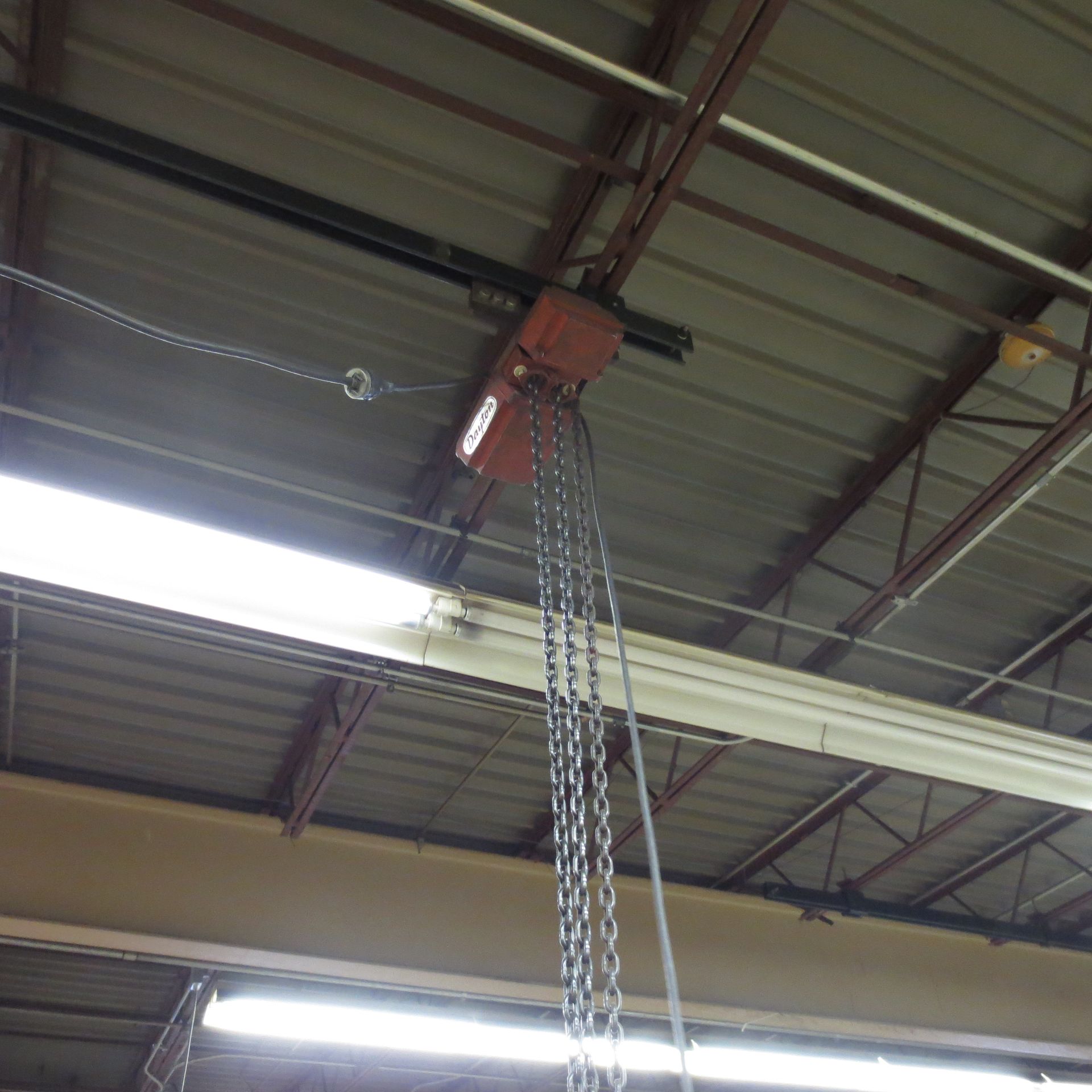 Dayton 500LB Cap. Hoist