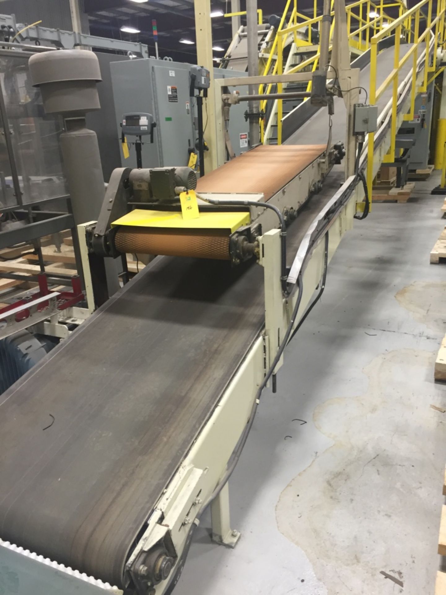 Incline Conveyor to Palletizer Includes Platforms