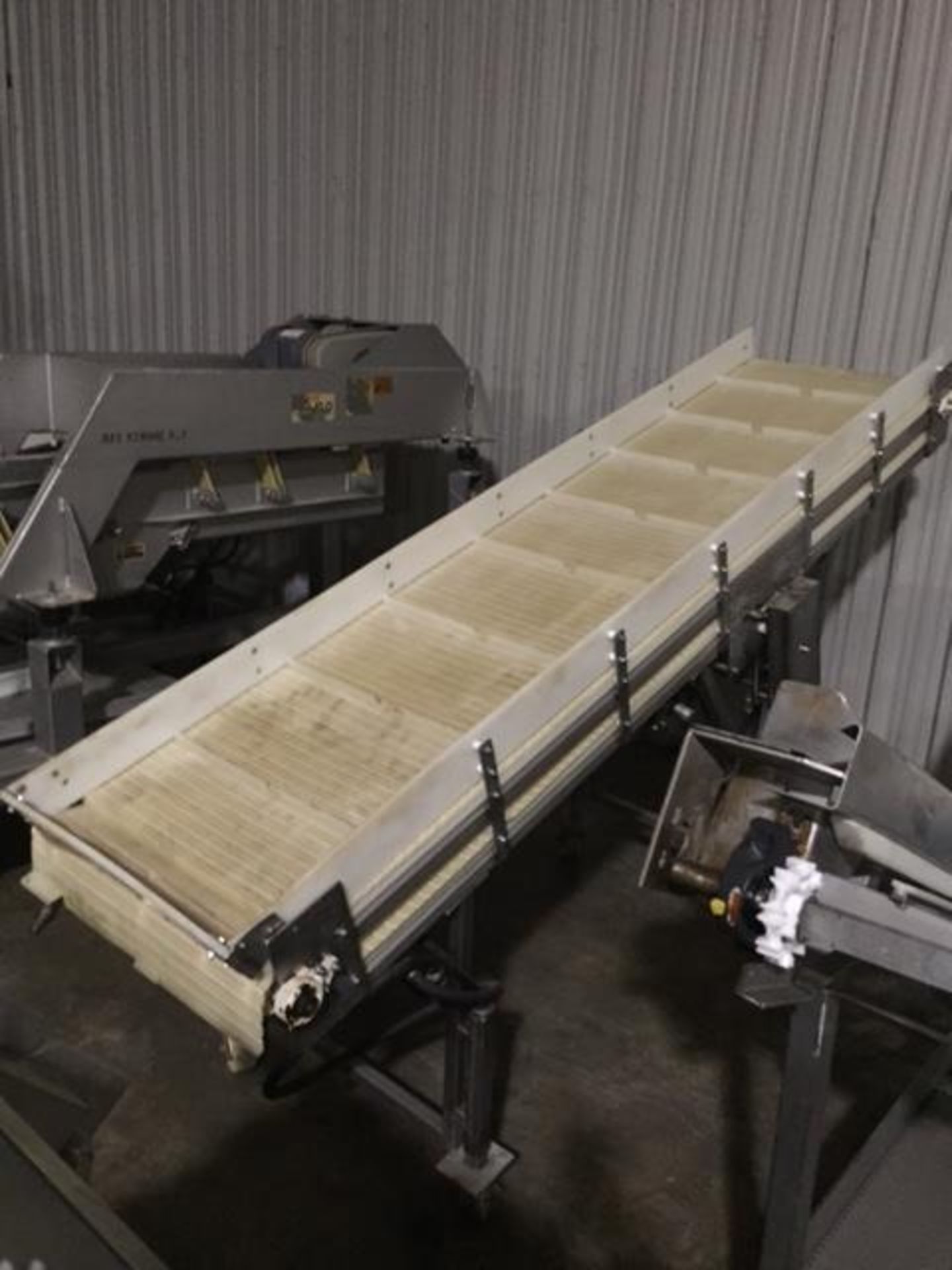 (Located in Cartersville, GA) Belt Conveyor 9' L x 24" wide belt - hydraulic