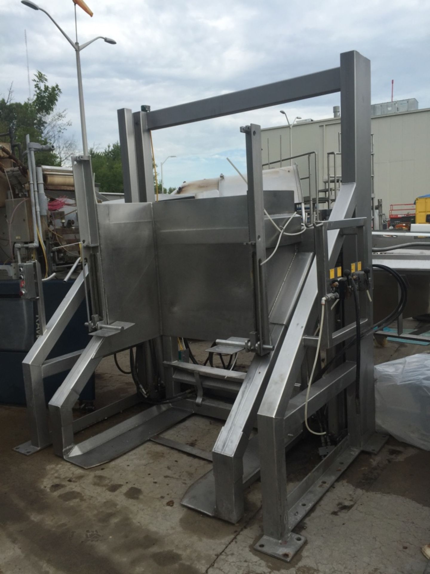 (Located In Columbia MO) A-One Manufacturing Tote Dump Model CBD-HL-109 S/N 25110 No Power Pack - Image 3 of 3