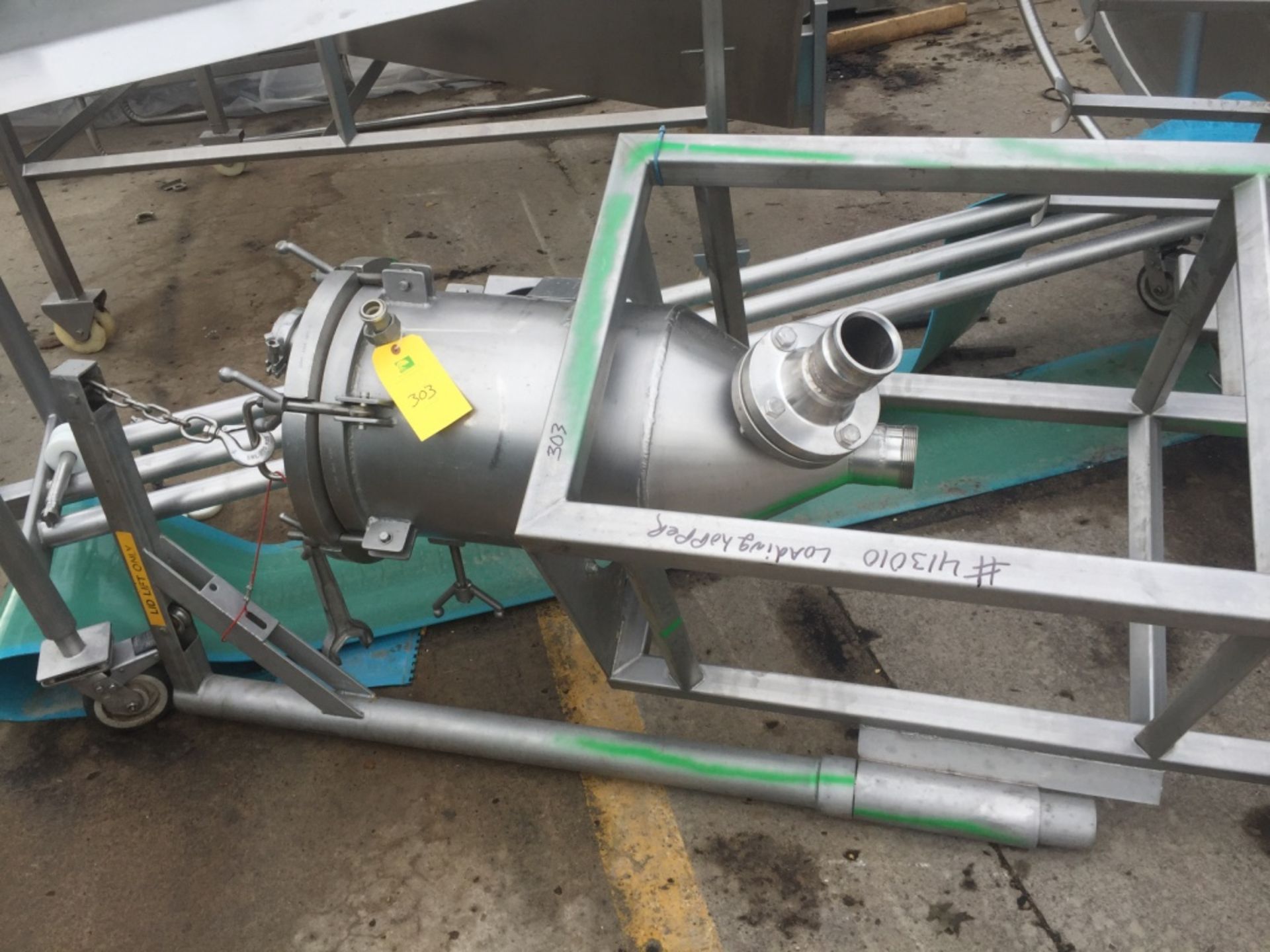 (Located In Columbia MO) Apache Stainless Pressure Hopper S/N 10467-1