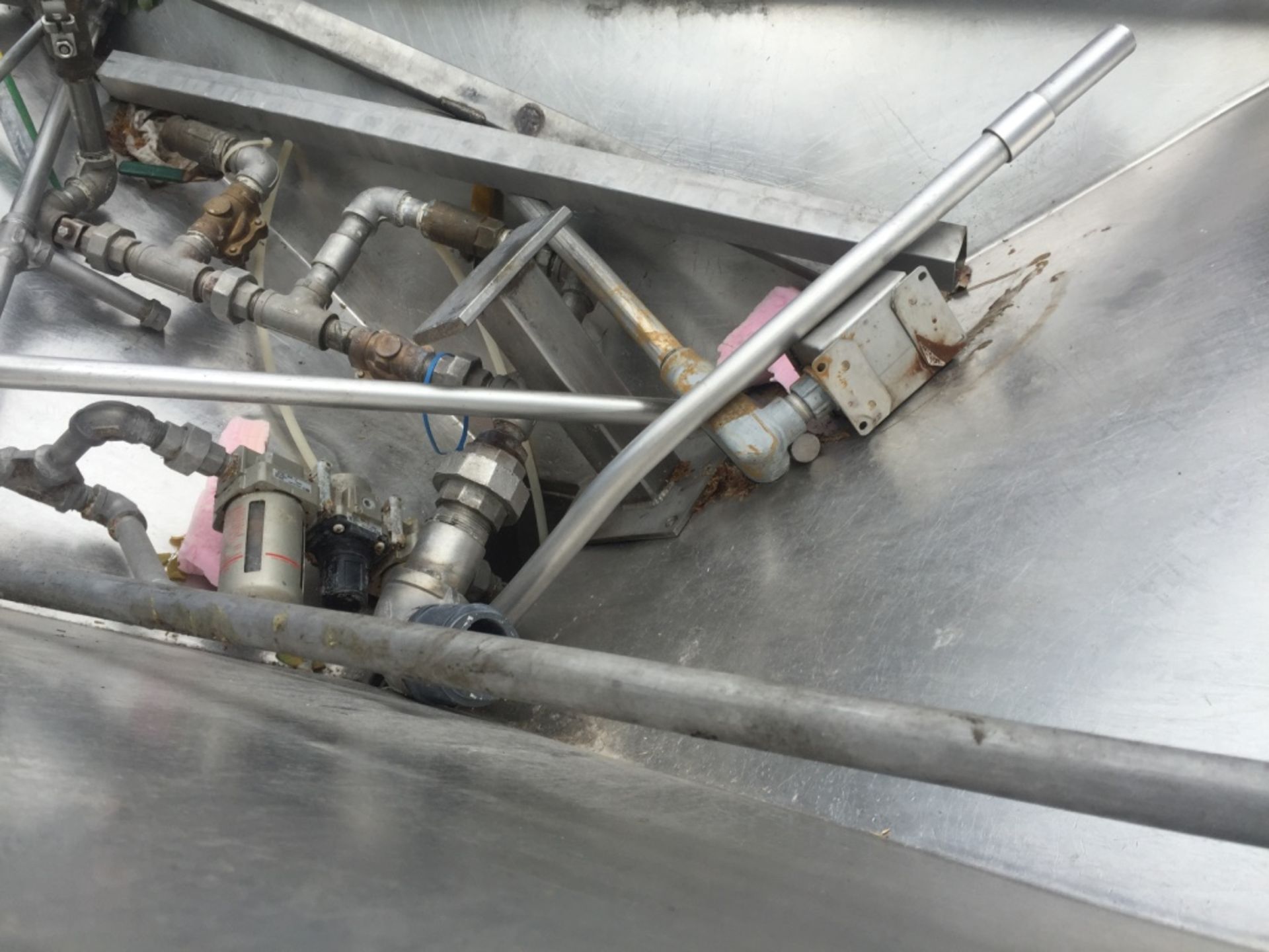 (Located In Columbia MO) Stainless Single Compartment Feeding Hopper - Image 4 of 4