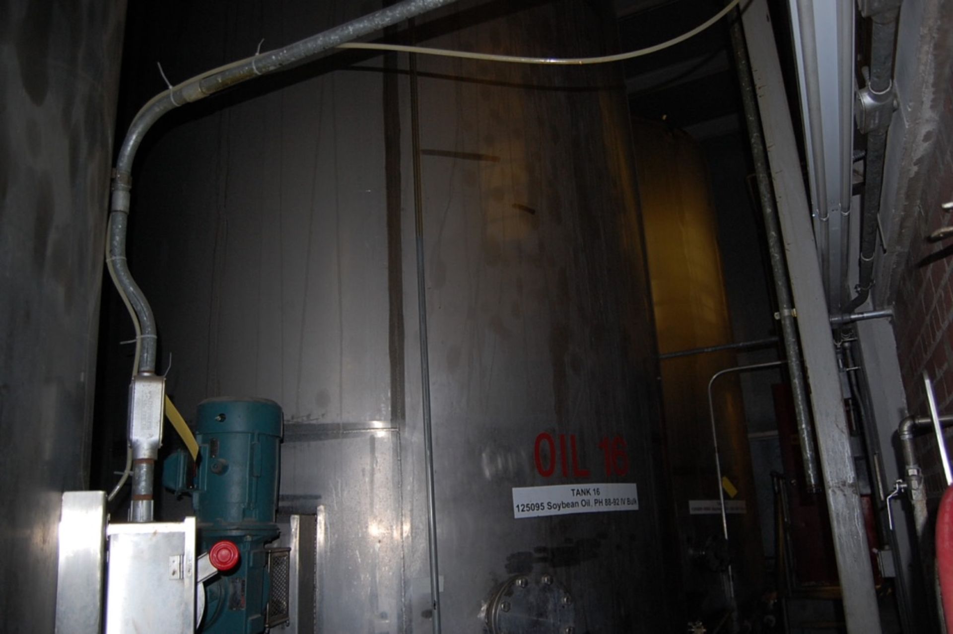 Precision Stainless Inc. Stainless Steel Tank/304 SS, Rated 8000 Gallon Cap LOADING FEE: $25,000 - Image 5 of 6