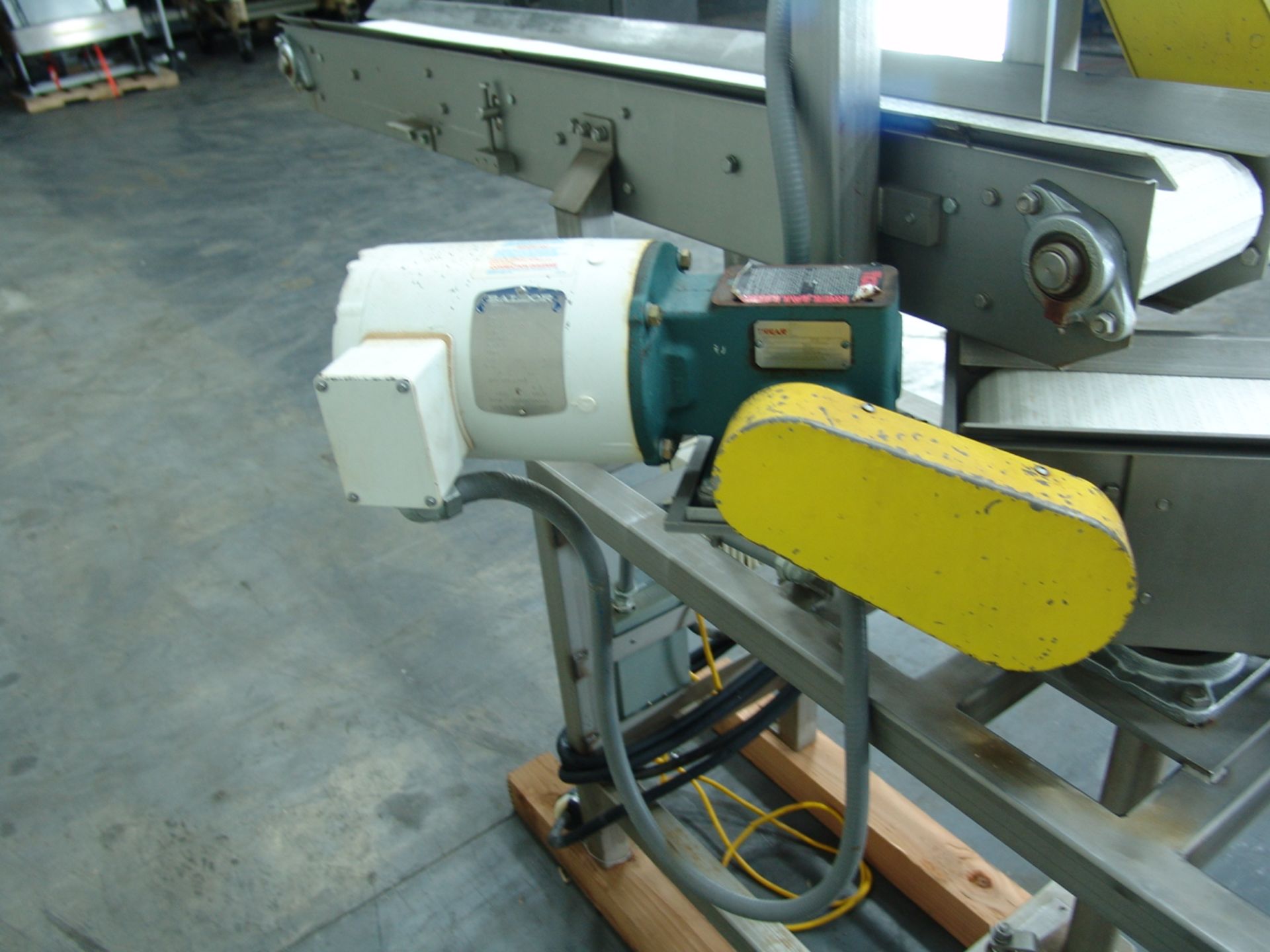 Reciprocating Conveyor To Distribute Product (Rigging Fee - $125) - Image 7 of 10