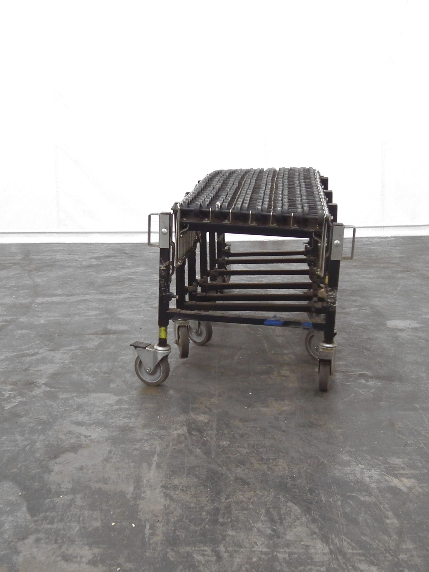 Bestflex Expandable Conveyor 290 in long X 18 in Wide (Rigging Fee - $100) - Image 3 of 5