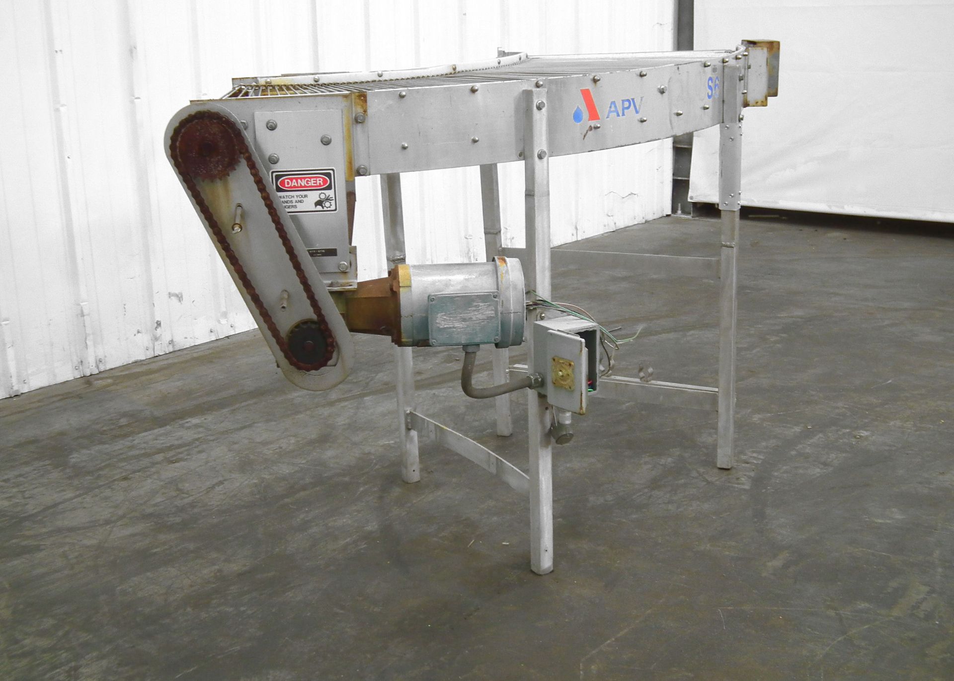 APV 90 Degree Motorized Wire Curve Conveyor (Rigging Fee - $135) - Image 3 of 5