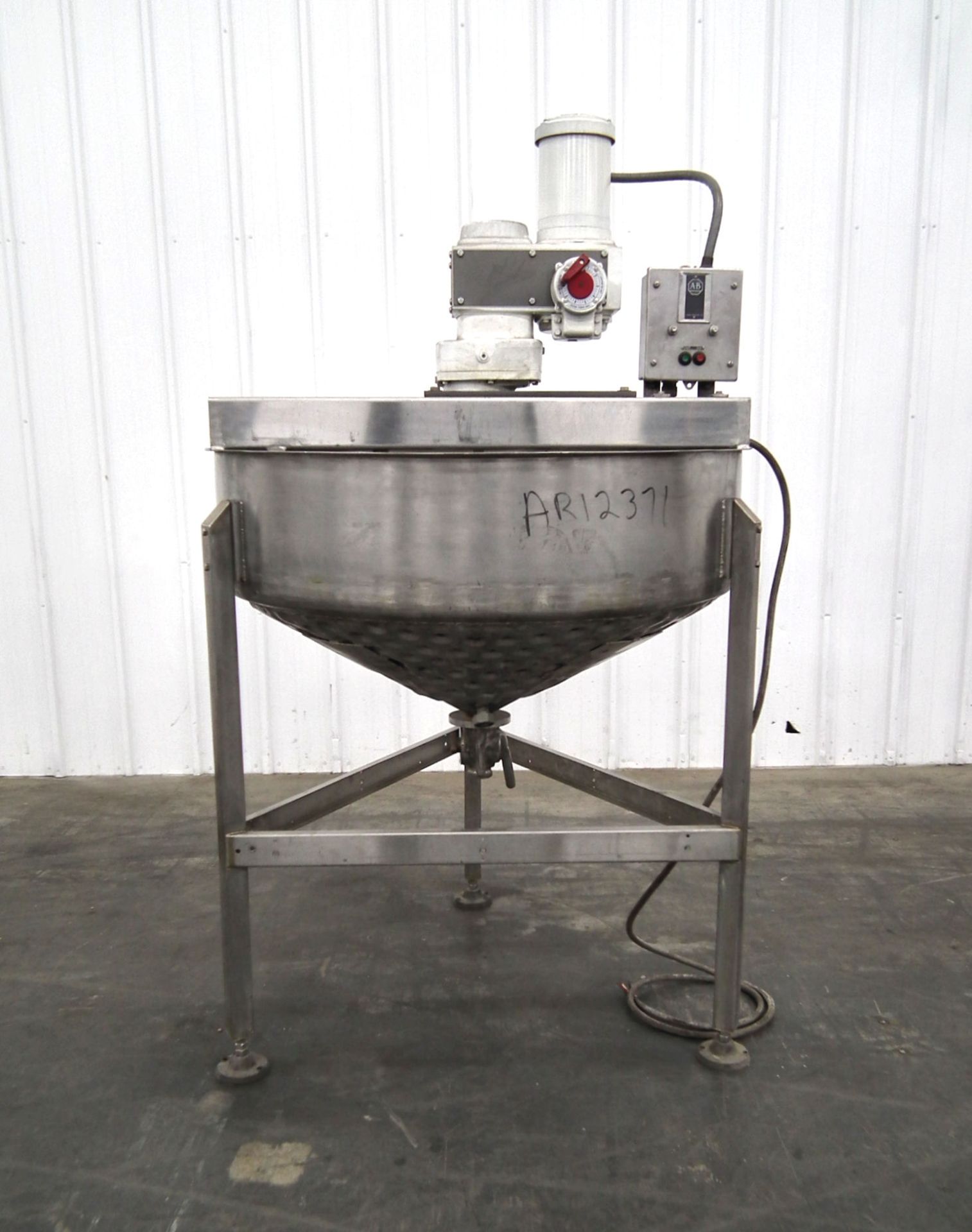 120 Gallon Agitated Mix Tank Kettle (Rigging Fee - $185) - Image 2 of 12