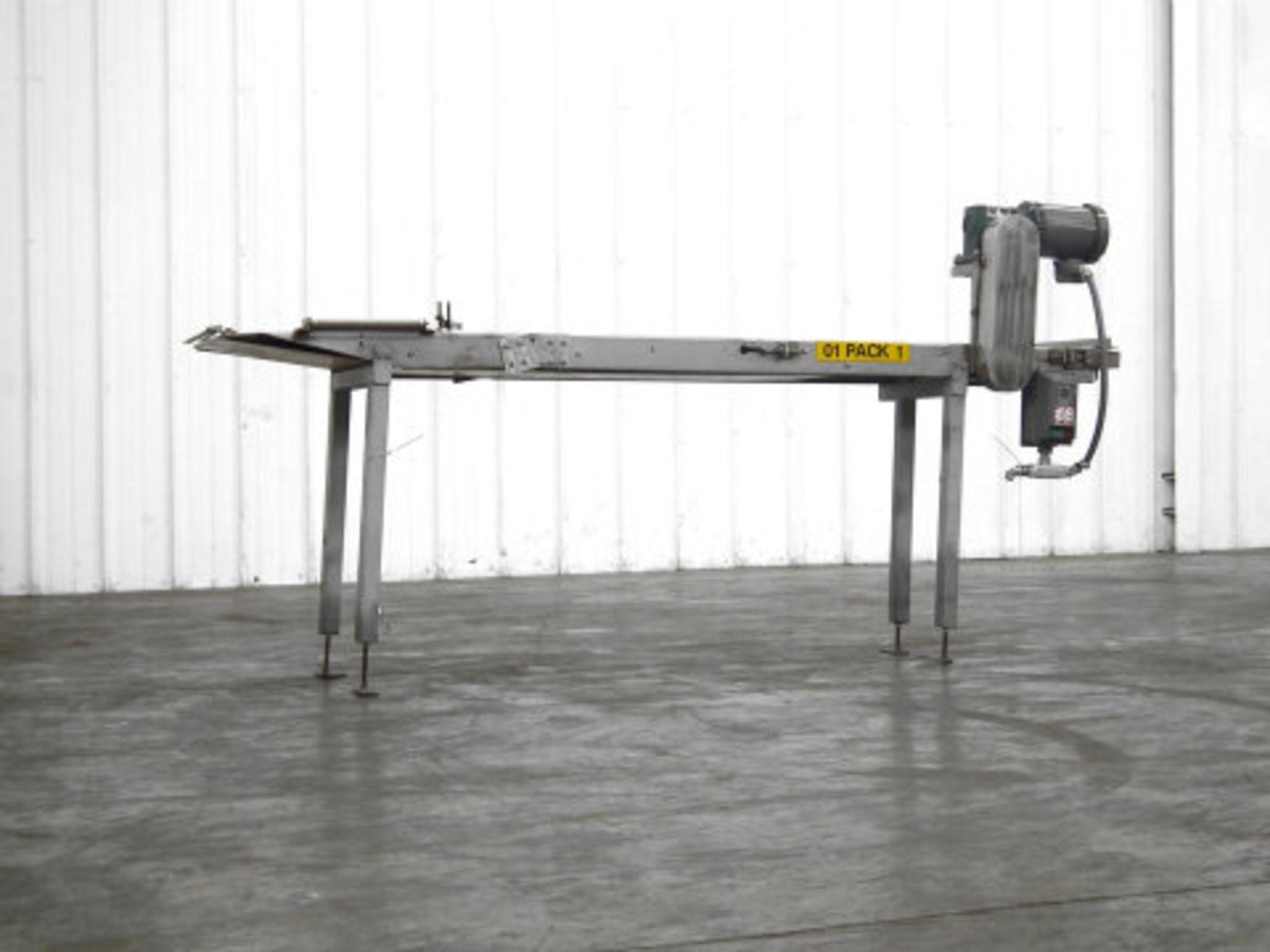107 in L x 16 in W Smooth Top Belt Conveyor (Rigging Fee - $185)