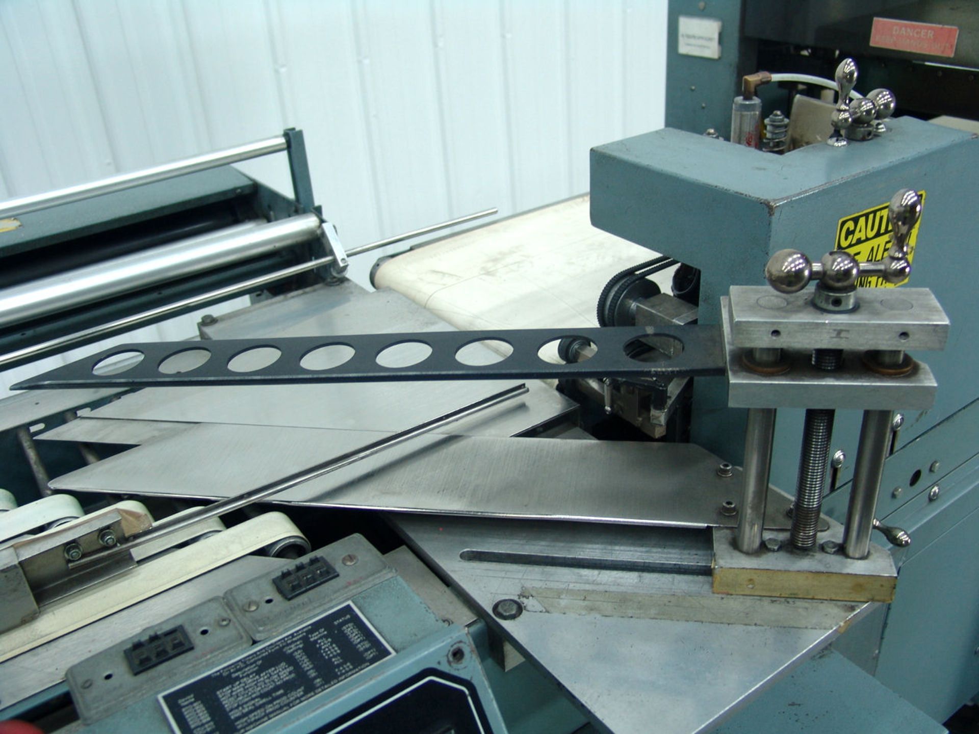 Shanklin F-1 Side Sealer Shrink Wrapper (Rigging Fee - $295) - Image 27 of 28