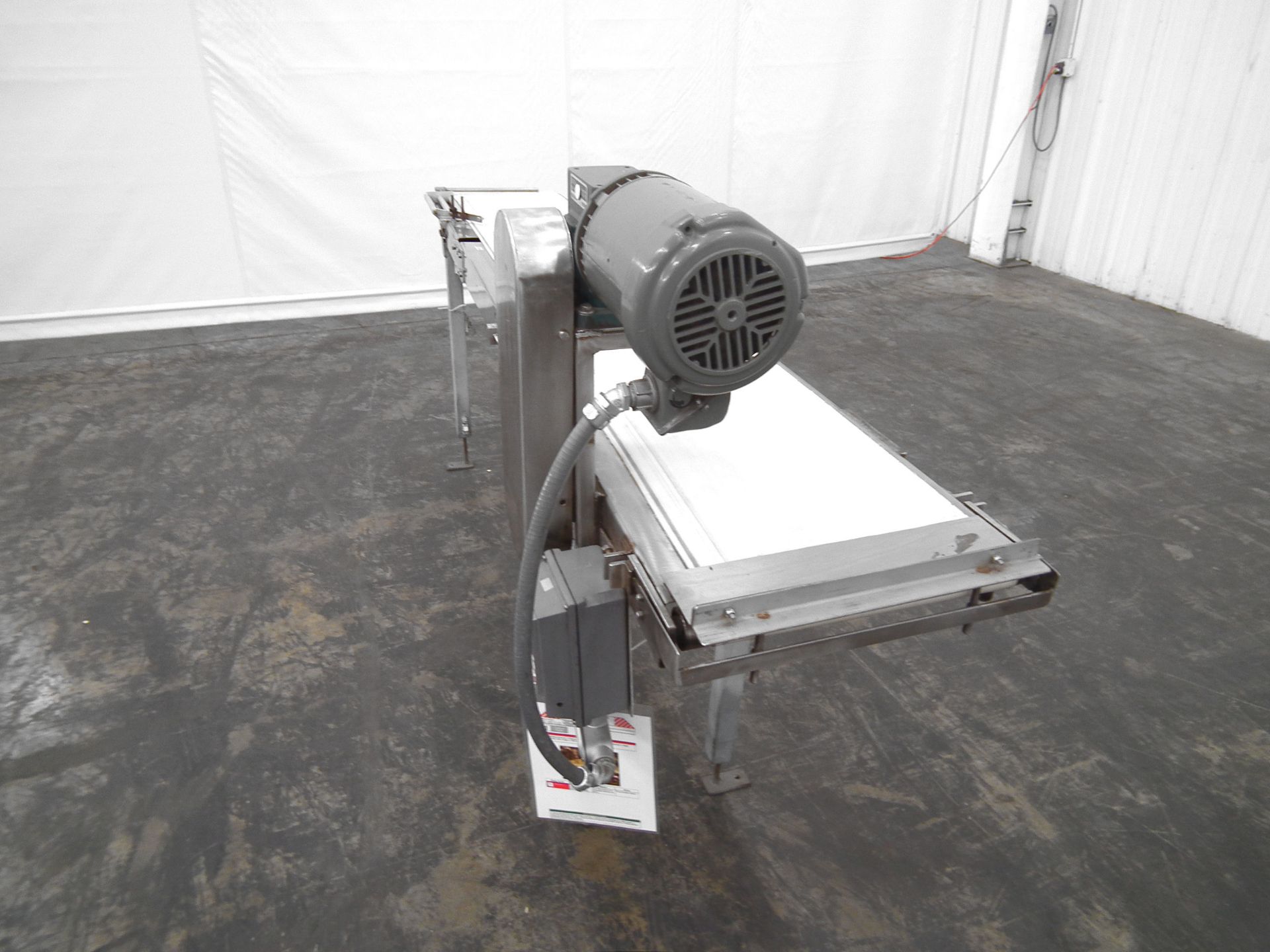 107 in L x 16 in W Smooth Top Belt Conveyor (Rigging Fee - $185) - Image 4 of 6